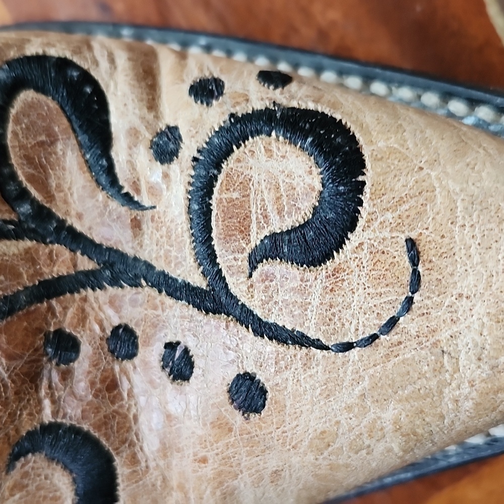 Corral women's leather w/ black embroidery‎ Cowboy Boots Distressed  sz 7 - Picture 8 of 9